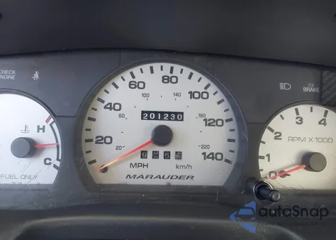 2004 Mercury Marauder z USA, uszkodzony, nr VIN 2MEHM79VX4X681868